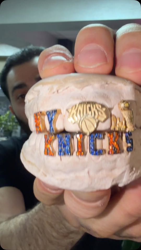 New York Knicks 🏀 GRILL WITH/ Grillz by TraxNYC . Pop out ! 64 west 47th st