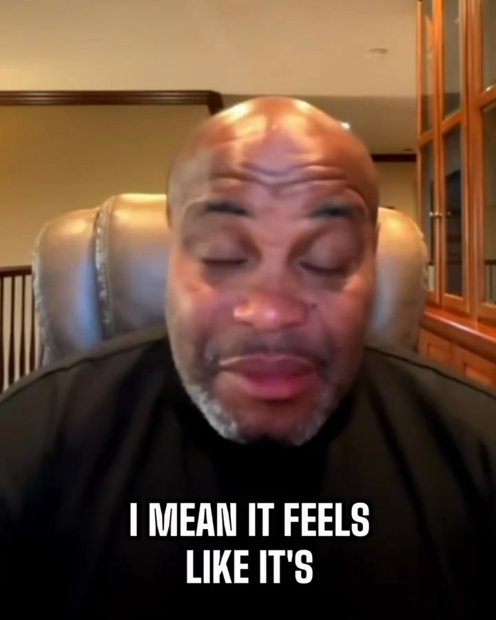 Daniel Cormier believes Carlos Prates has done enough in his latest outing against Jack Della Maddalena to justify a leap in the queue

via: Daniel Cormier