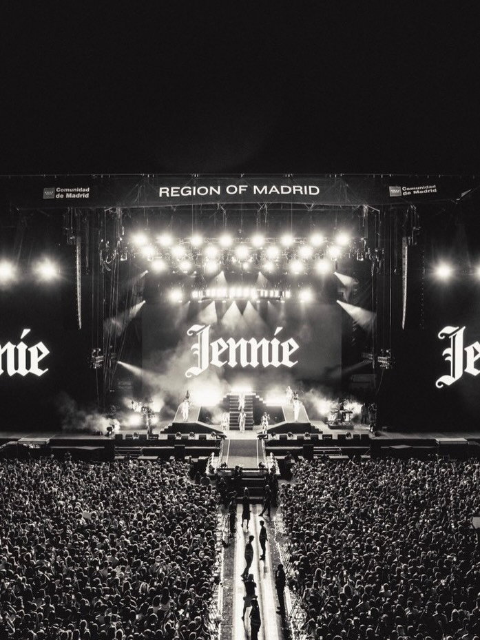 @madcoolfestival you guys were abosolutely maddd.
¡Madrid, tienen mi corazón! Gracias por tanto amor! 💜
thank you to my wonderful crew whos been with me every step of the way. our europe run has been truely so much fun cuz of you guys. See you all very soon XO