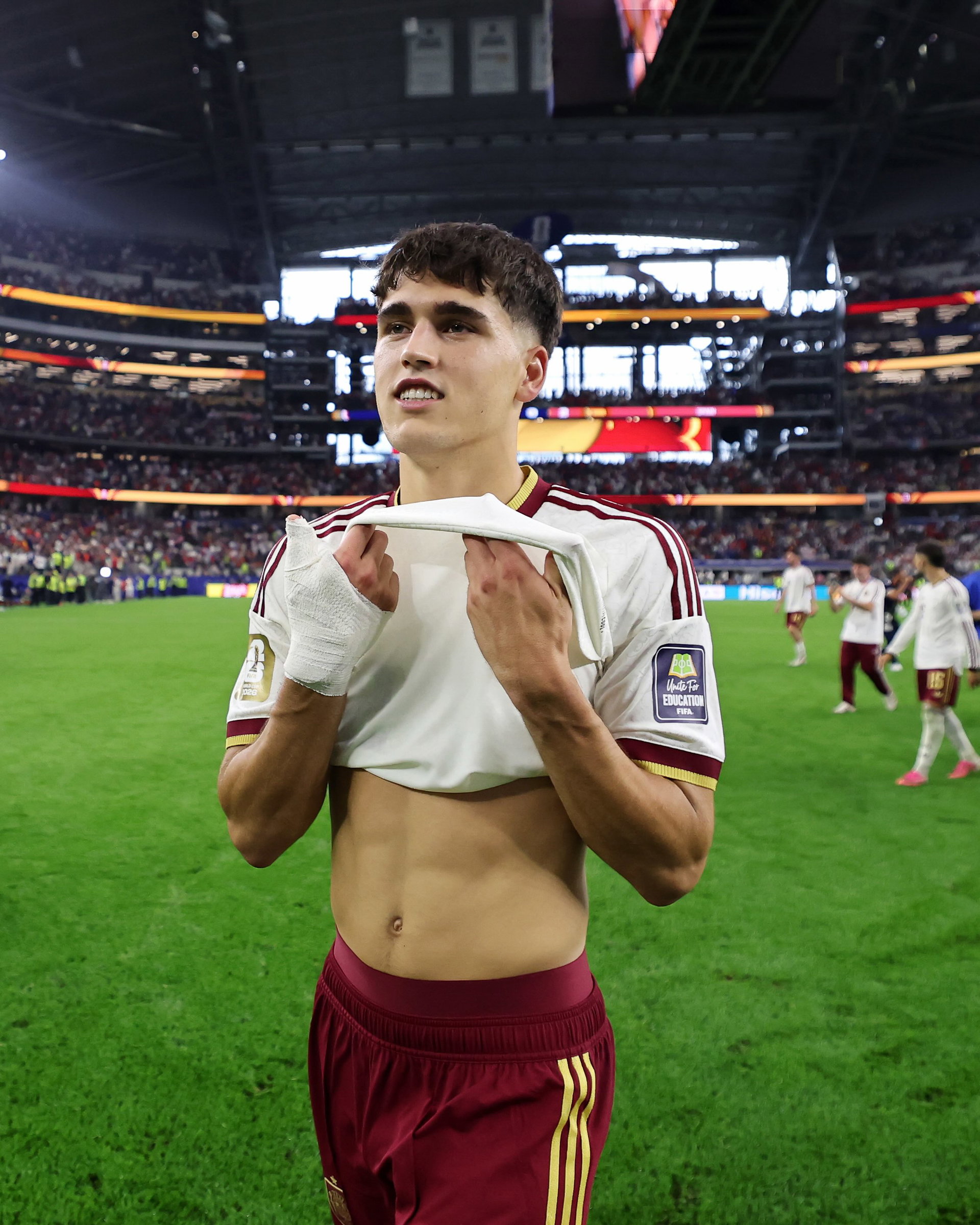 🌎 𝗪𝗢𝗥𝗟𝗗 𝗖𝗨𝗣 𝟮𝟬𝟮𝟲

Lamine, Cubarsí, Olmo, Pedri, Ferran, Gavi, Eric and Joan Garcia are through to the FIFA World Cup final after Spain’s 2-0 win over France.

📷 @fifa