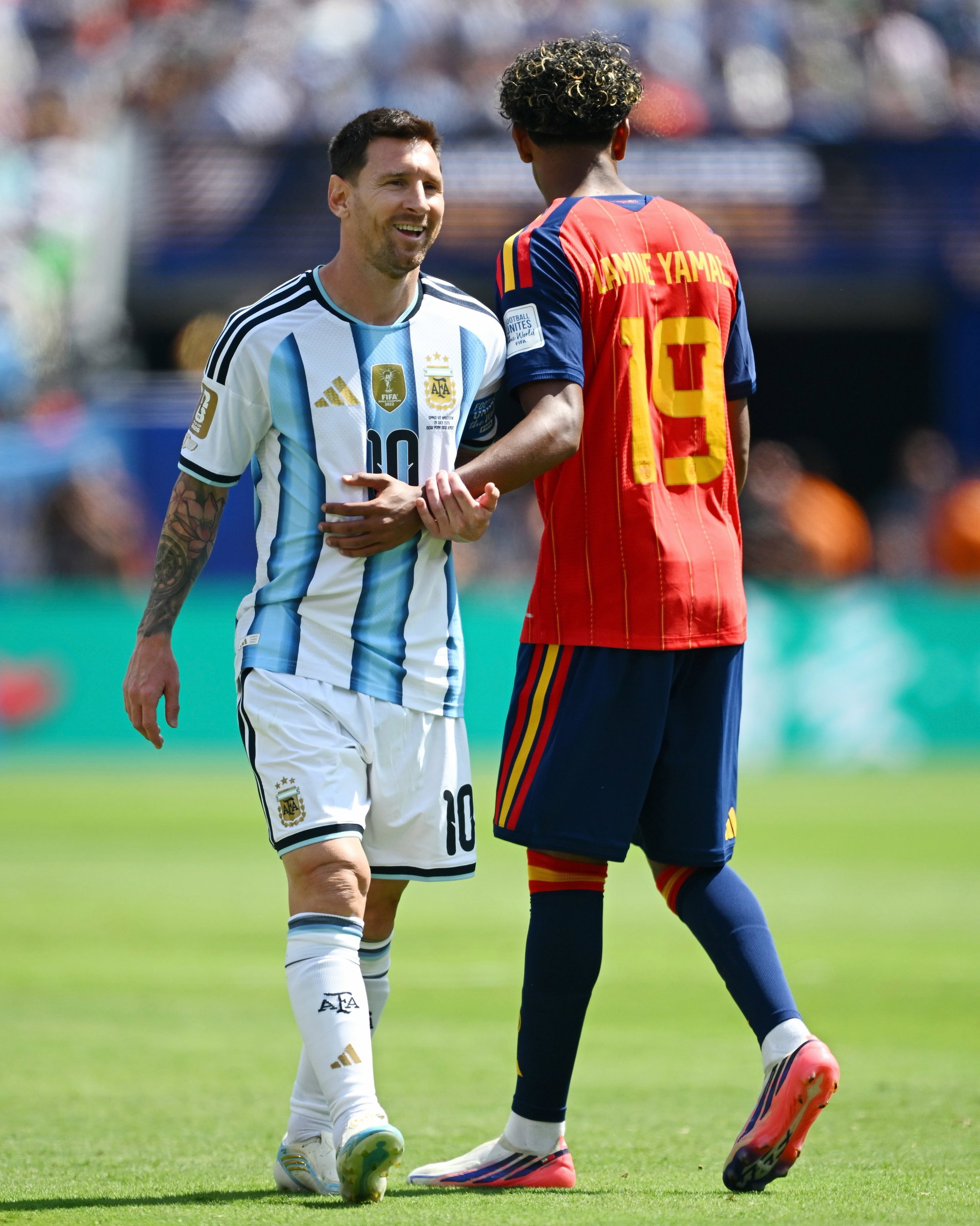 World-class clash.🔥

19 years later, Leo Messi and Lamine Yamal meet again.
Leo Messi i Lamine Yamal es retroben!

📷 @fifa