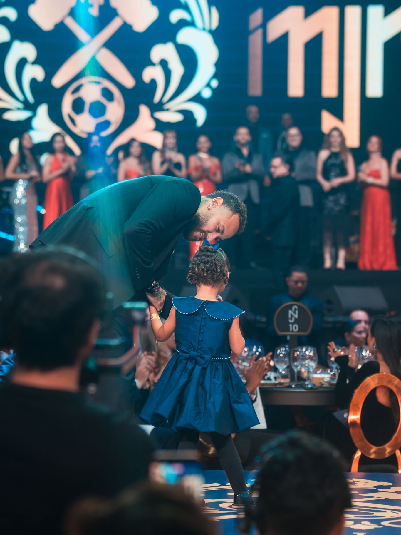 Começou! 

O 6º @leilaoinstitutoneymarjr já está acontecendo em prol das crianças e adolescentes do @institutoneymarjr.

Nesta edição, celebramos também os 11 anos de uma iniciativa que nasceu do sonho da família de @neymarjr e que, ao longo dessa trajetória, vem transformando milhares de vidas por meio da educação, do esporte, da cultura e de oportunidades.

Uma noite de solidariedade, propósito e união. 💚💛

—

It has begun!

The 6th @leilaoinstitutoneymarjr is now underway in support of the children and teenagers of @institutoneymarjr.

This edition also celebrates the 11th anniversary of an initiative born from the dream of @neymarjr’s family, which has been transforming thousands of lives through education, sports, culture, and opportunities.

A night of solidarity, purpose, and unity. 💚💛

#InstitutoNeymarJr #NeymarJr #ProjetoSocial #INJR
