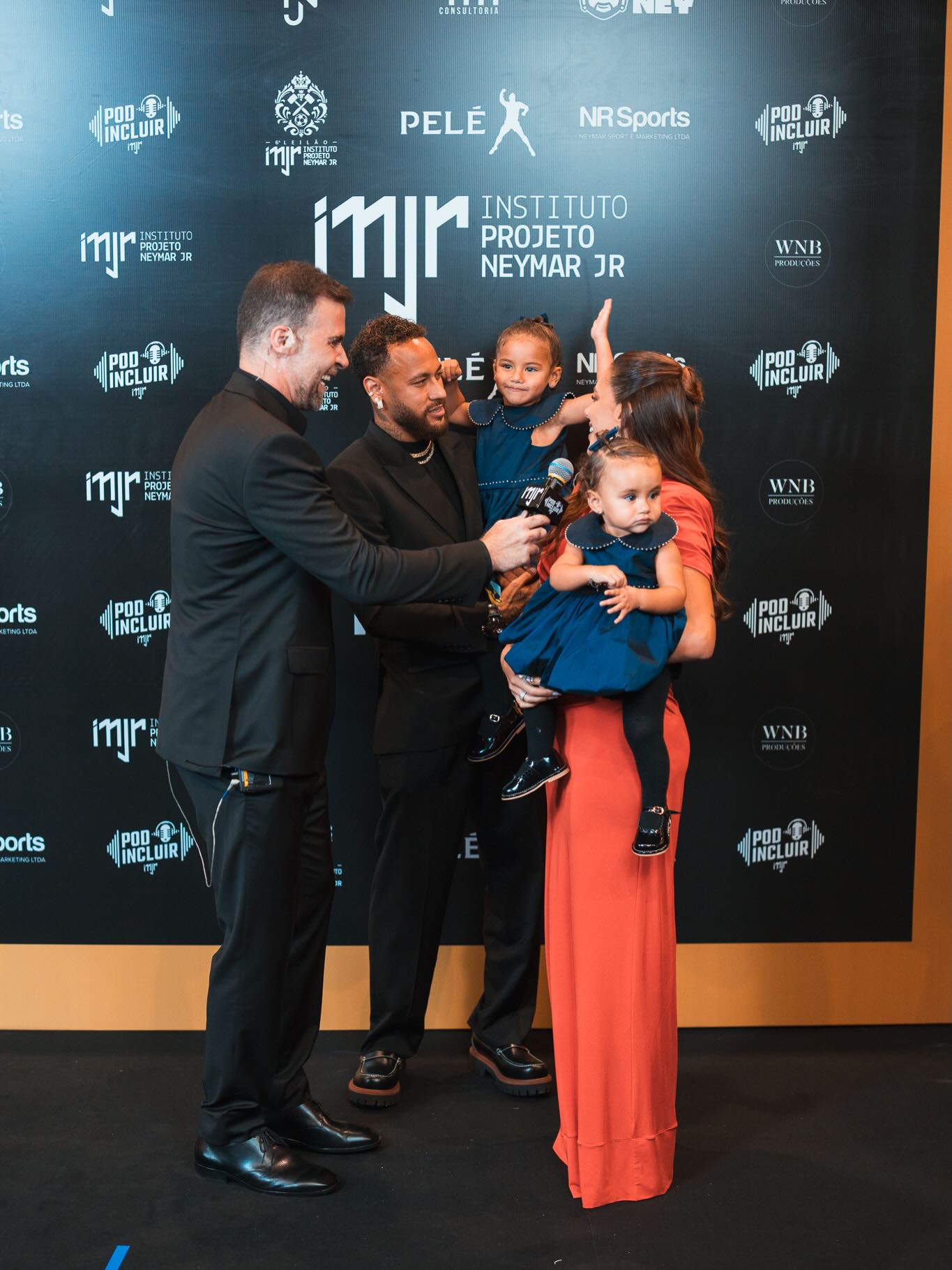 Começou! 

O 6º @leilaoinstitutoneymarjr já está acontecendo em prol das crianças e adolescentes do @institutoneymarjr.

Nesta edição, celebramos também os 11 anos de uma iniciativa que nasceu do sonho da família de @neymarjr e que, ao longo dessa trajetória, vem transformando milhares de vidas por meio da educação, do esporte, da cultura e de oportunidades.

Uma noite de solidariedade, propósito e união. 💚💛

—

It has begun!

The 6th @leilaoinstitutoneymarjr is now underway in support of the children and teenagers of @institutoneymarjr.

This edition also celebrates the 11th anniversary of an initiative born from the dream of @neymarjr’s family, which has been transforming thousands of lives through education, sports, culture, and opportunities.

A night of solidarity, purpose, and unity. 💚💛

#InstitutoNeymarJr #NeymarJr #ProjetoSocial #INJR