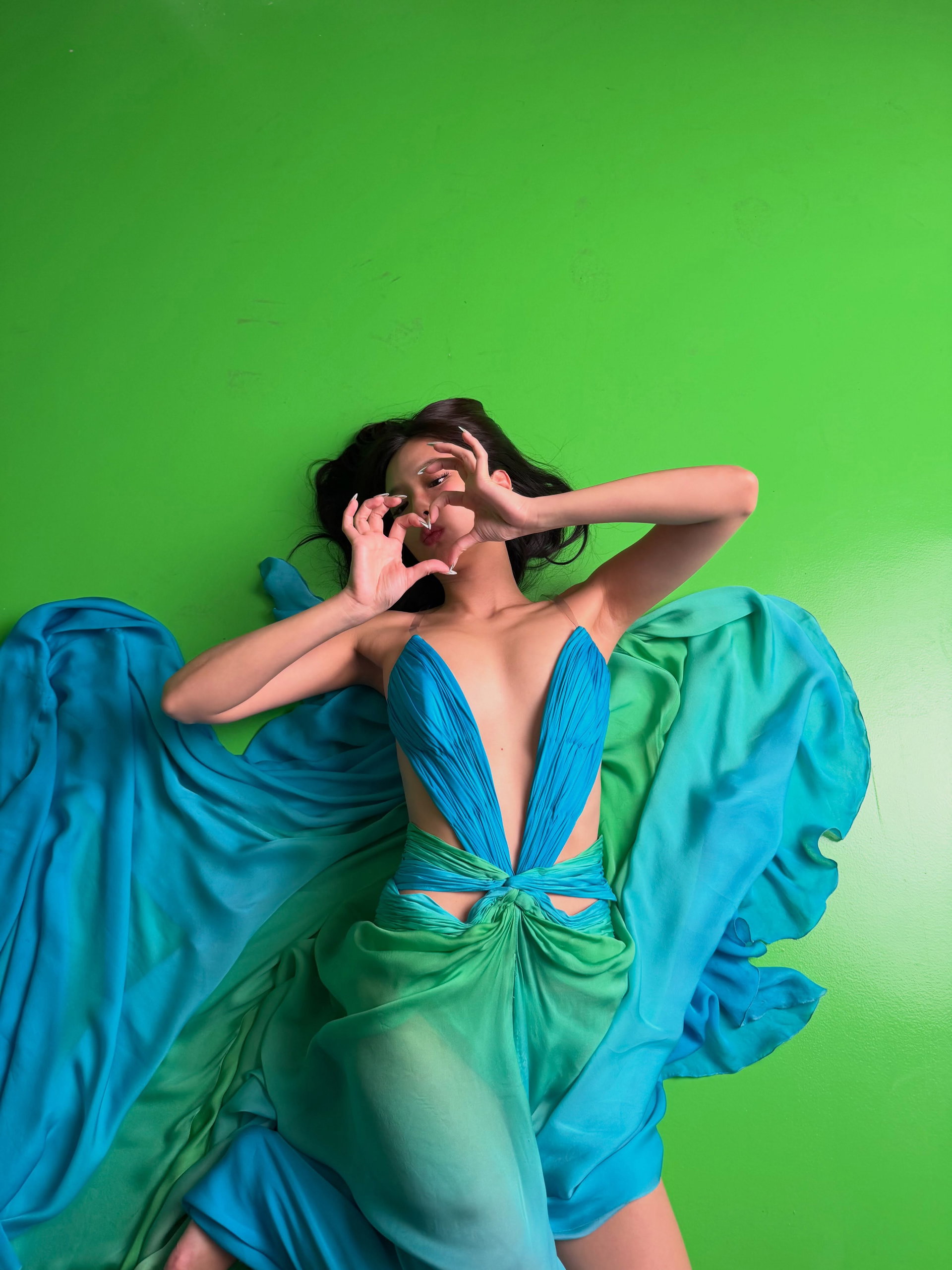 Cosmo Fall 2026 
Editor-in-Chief: @willahbennett
Photographer: @graysonvaughan
Styling: @branduh
Interview: @brittanyspanos
Hair: @evaniefrausto 
Makeup: @2501x2501 
Manicure: @nailsbymei 
Special Thanks: @sam__woolf
Set Design: @commerciallyviable
Creative Director: @samantha_adler
Executive Editor: @saschapix 
Senior Entertainment Director: @maxwelllosgar
Visual Director: @scottmlacey