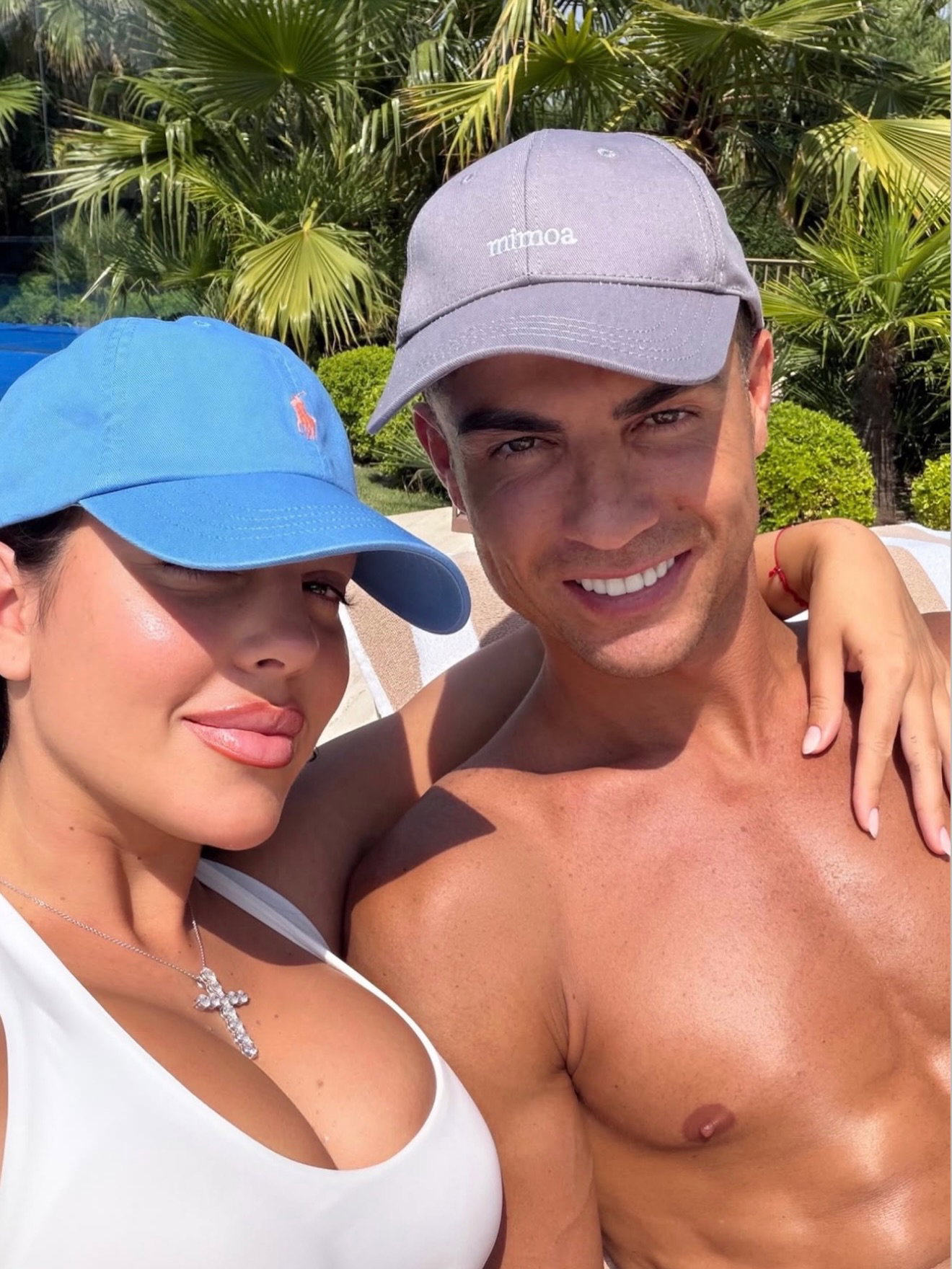 😁💍 𝐇𝐞𝐫𝐞 𝐰𝐞 𝐠𝐨! Cristiano Ronaldo and wife Georgina are now 𝐦𝐚𝐫𝐫𝐢𝐞𝐝, congratulations to them 👰🏻‍♀️🤵🏼‍♂️💞