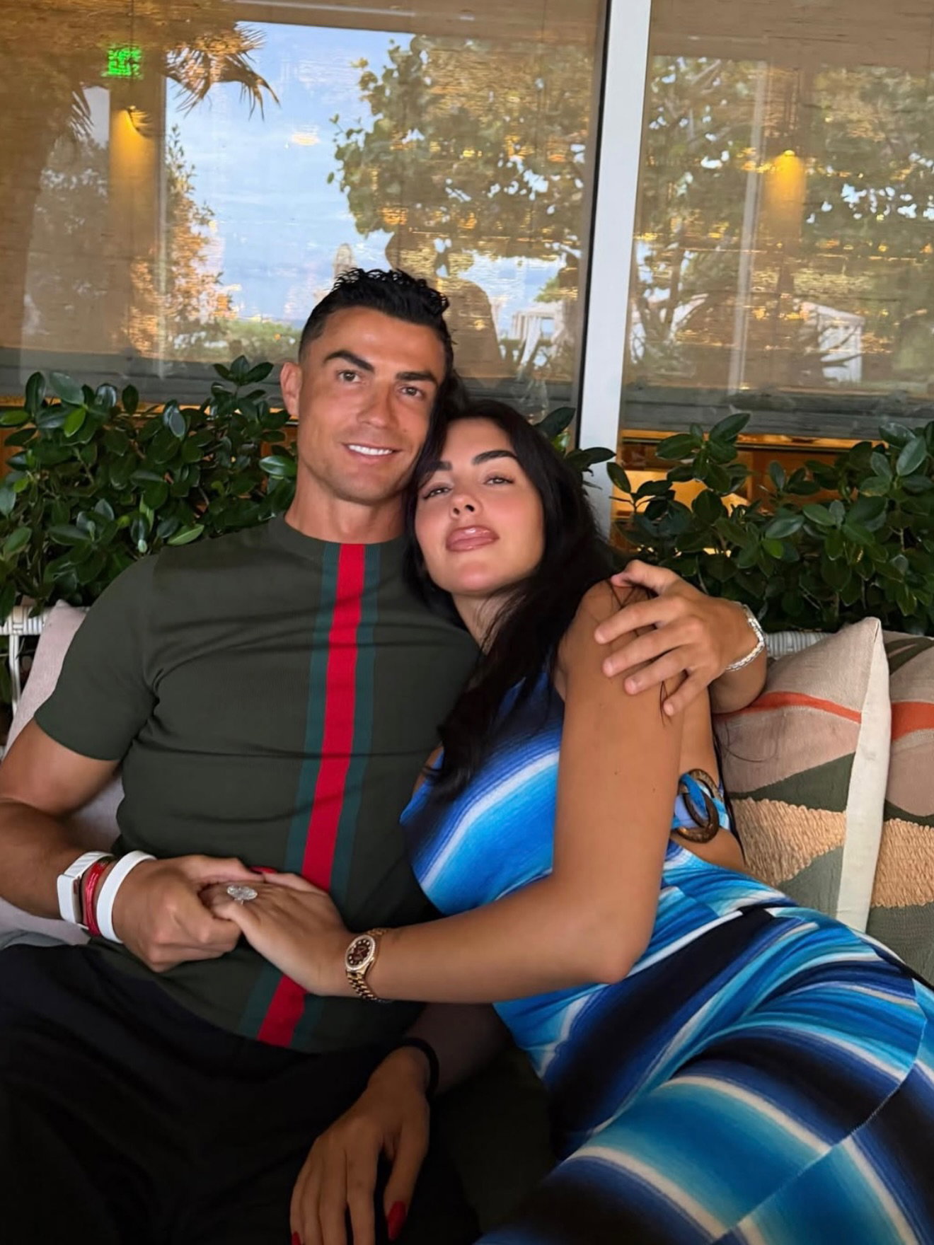 😁💍 𝐇𝐞𝐫𝐞 𝐰𝐞 𝐠𝐨! Cristiano Ronaldo and wife Georgina are now 𝐦𝐚𝐫𝐫𝐢𝐞𝐝, congratulations to them 👰🏻‍♀️🤵🏼‍♂️💞