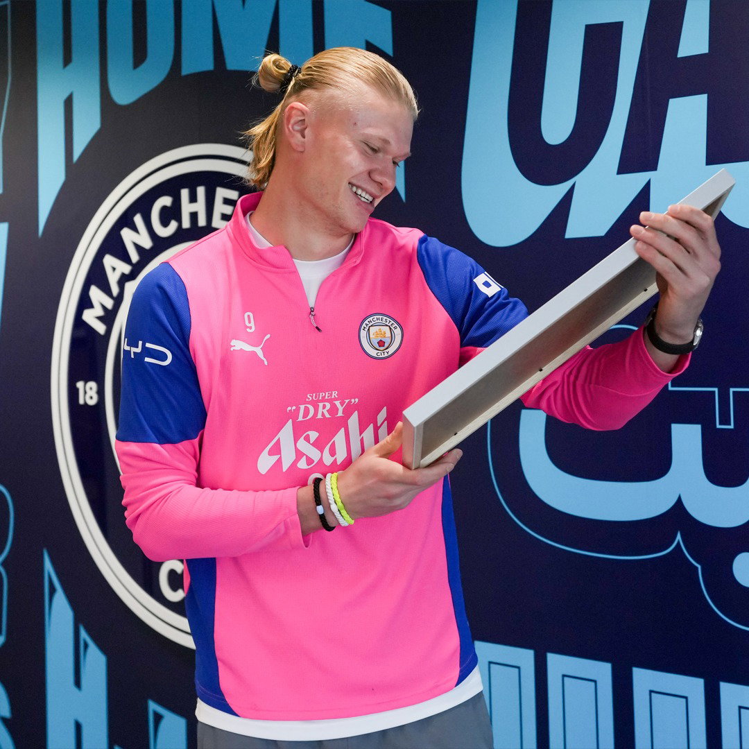 With the new season about to kick off, multiple record holder Erling Haaland has been presented with certificates recognising his extraordinary football career highlights so far ⚽🏅
 
• Most UEFA Nations League goals by a football (soccer) player - 19
 
• Fastest time to score 100 goals in the football English Premier League - 111 games
 
• Most goals by a football player in an English Premier League season (38 games) - 36
 
• Most goals scored in a UEFA Champions League match - 5 (a title shared with Lionel Messi and Luiz Adriano)
 
What records could he break next? See @erling in the Guinness World Records Football Edition 2027, out on October 8th and available for pre-order now!
