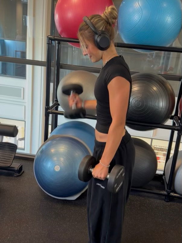 back-to-school reset with @tmobile 📚 students can get phone + 5G internet for $30/month each thanks to their new Essentials Saver with Student Savings plan. you also have access to exclusive benefits like Club Magenta, free stuff and great perks every week with T-Mobile Tuesdays including a monthly large Slurpee® drink (peep slide 4 for flavor FOMO) and $5 movie tickets 🔗 link in bio to switch! #TMobilePartner
