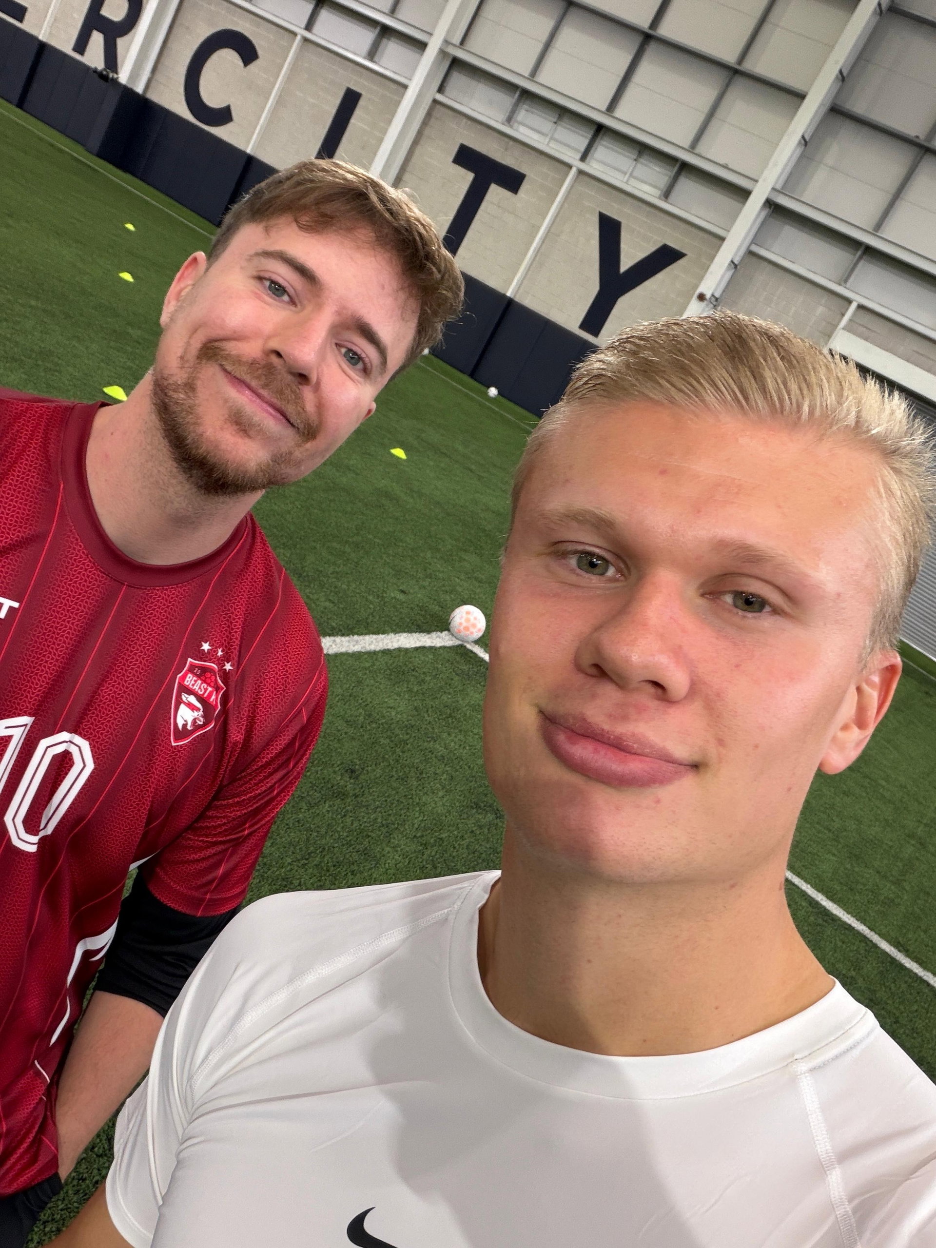 2 youtubers 🎥
