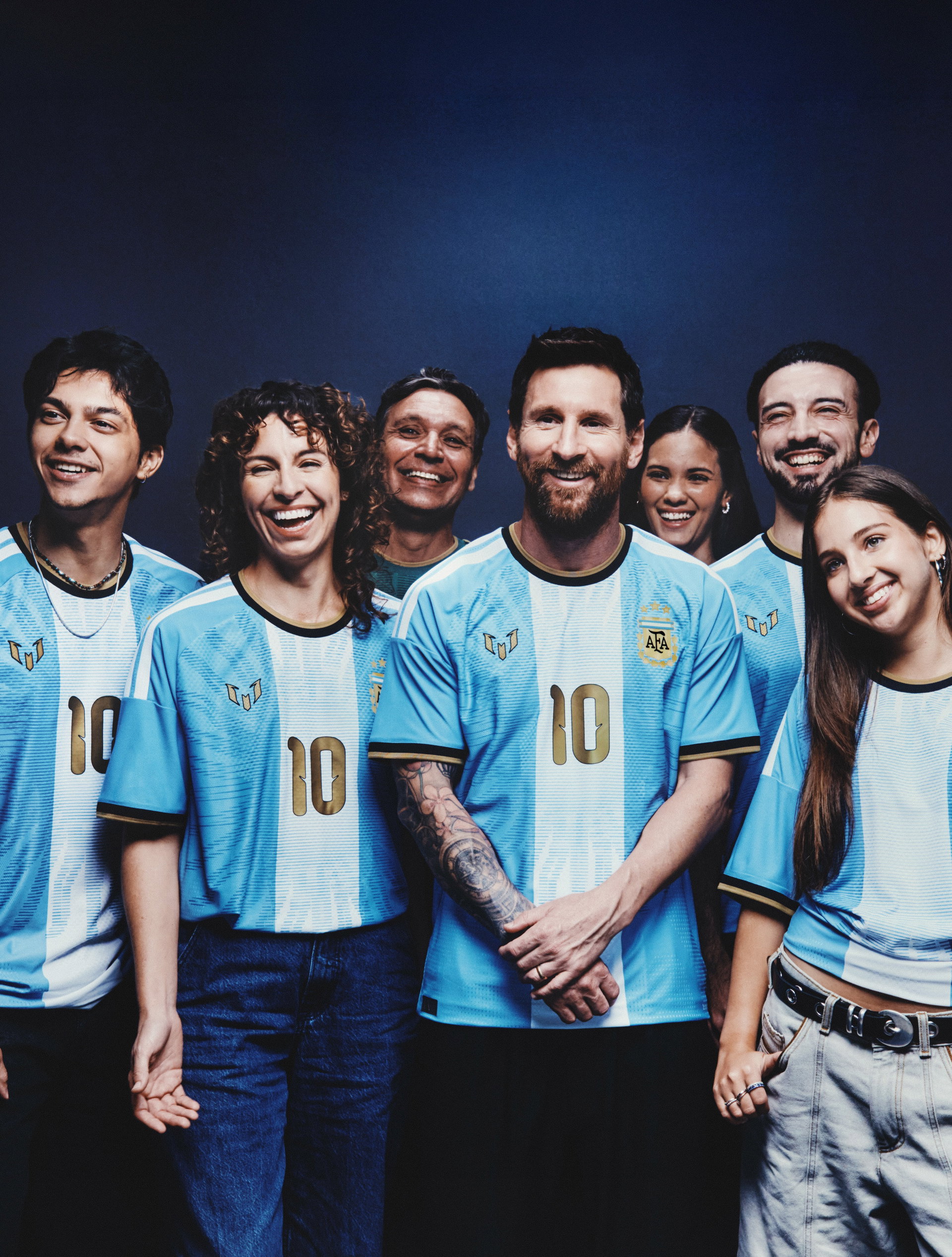 an honour to have worn these colours, for all these years. 🇦🇷 ​
a special collection, now yours. 🔗​
​
un honor haber llevado estos colores durante todos estos años. 🇦🇷​
una colección especial, ahora es de ustedes. 🔗