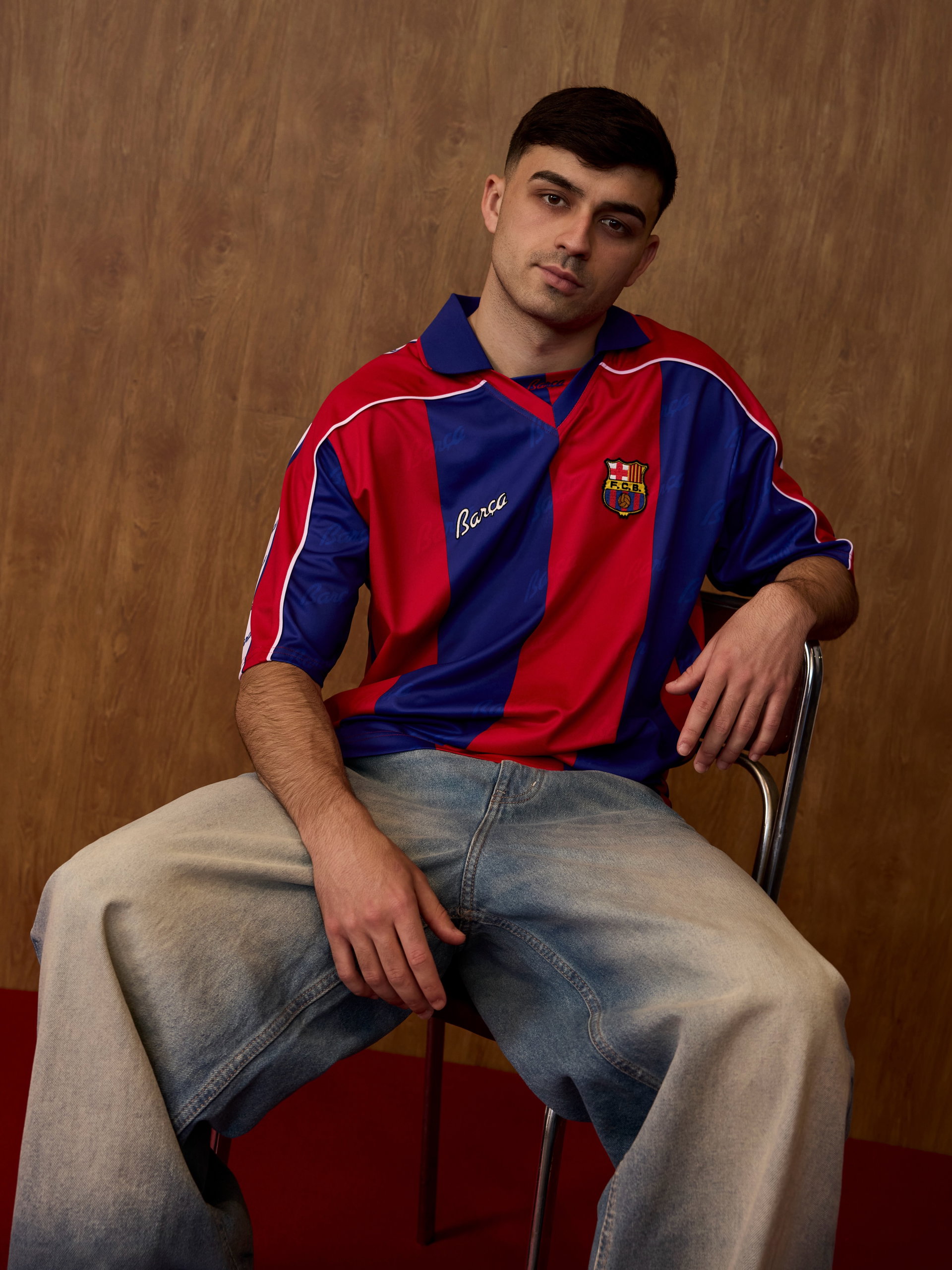 La història es porta ✨

Nova col·lecció retro 1992/95 ja disponible a les Barça Botiga! 👕