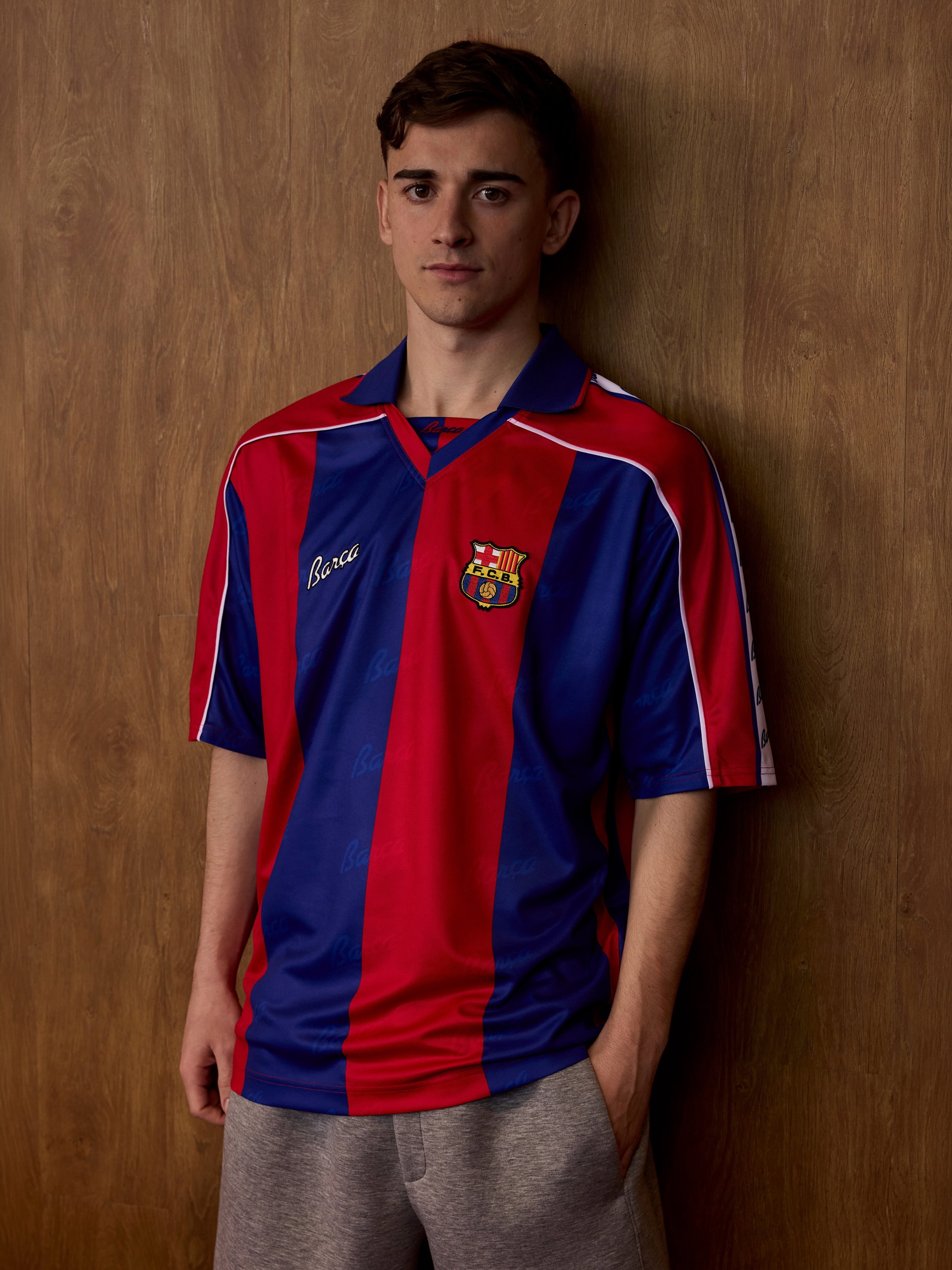 La història es porta ✨

Nova col·lecció retro 1992/95 ja disponible a les Barça Botiga! 👕