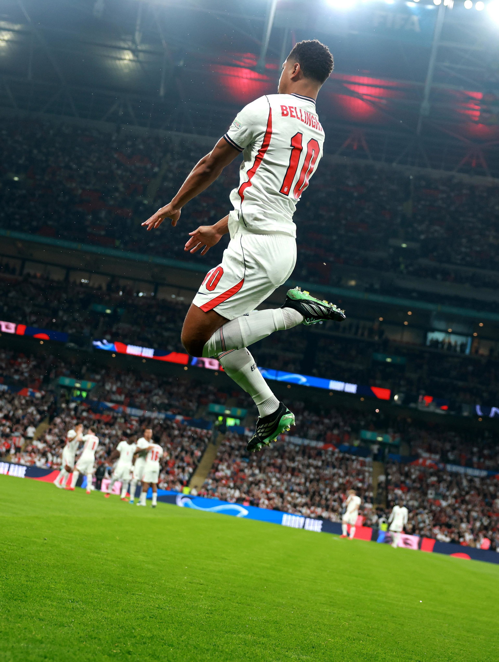 Good way to end an enjoyable camp! 🏴󠁧󠁢󠁥󠁮󠁧󠁿 
@harrykane nothing left to say, our greatest! ❤️