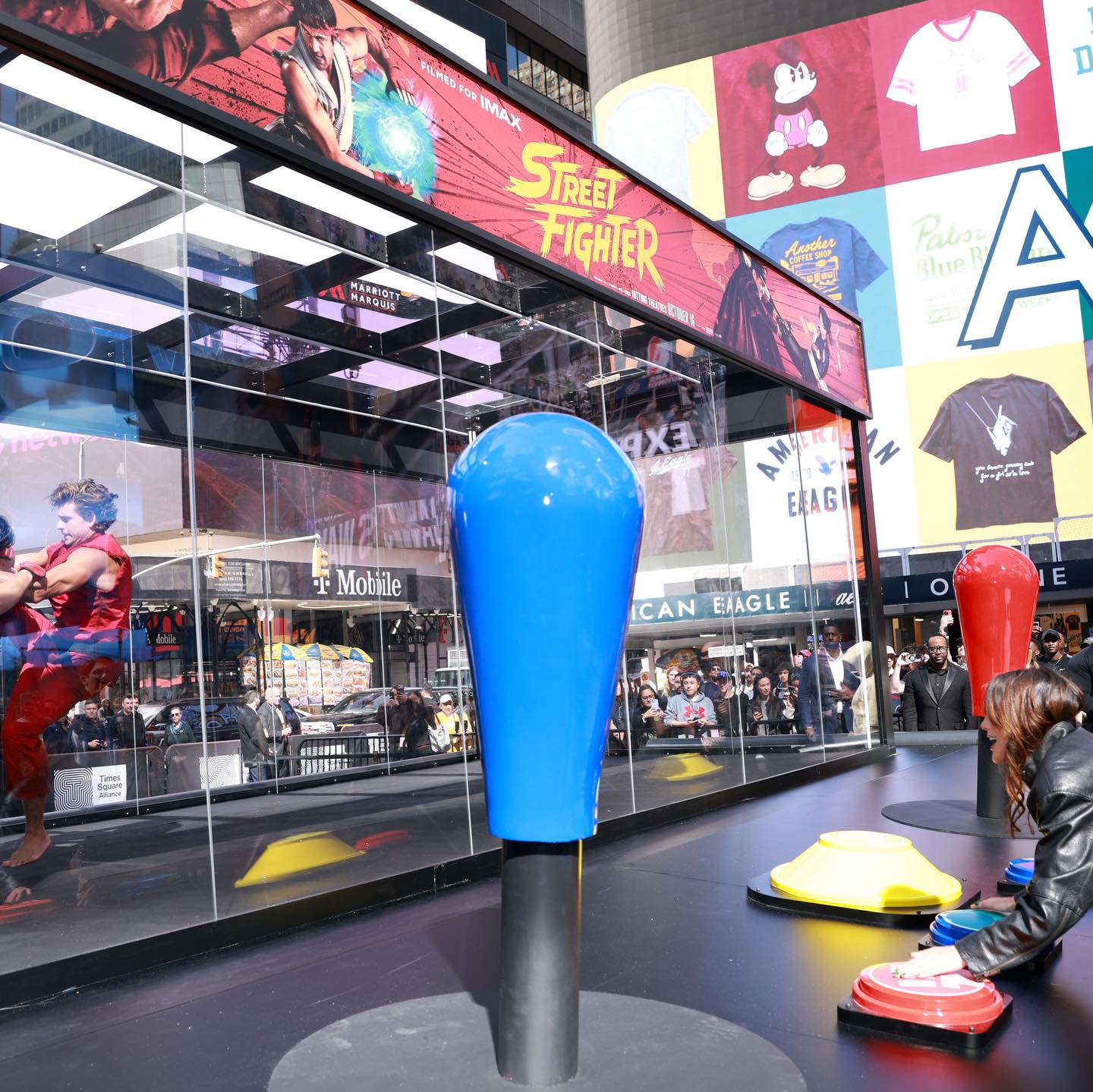 #PressPlay: Okayyy, ‘Street Fighter’ said take it OUTSIDE! 🔥 The cast pulled up to Times Square as the iconic game came to life IRL with an oversized gaming console and live-action battles! #ParamountPartner
Roomies, who y’all picking as your fighter?! 👀 #StreetFighterMovie hits theaters everywhere October 16, 2026! (SWIPE)