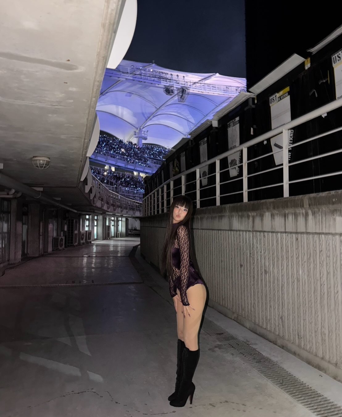 one of the girls with @theweeknd finally came alive in Seoul !! thank you for having me 주말오빠 🖤