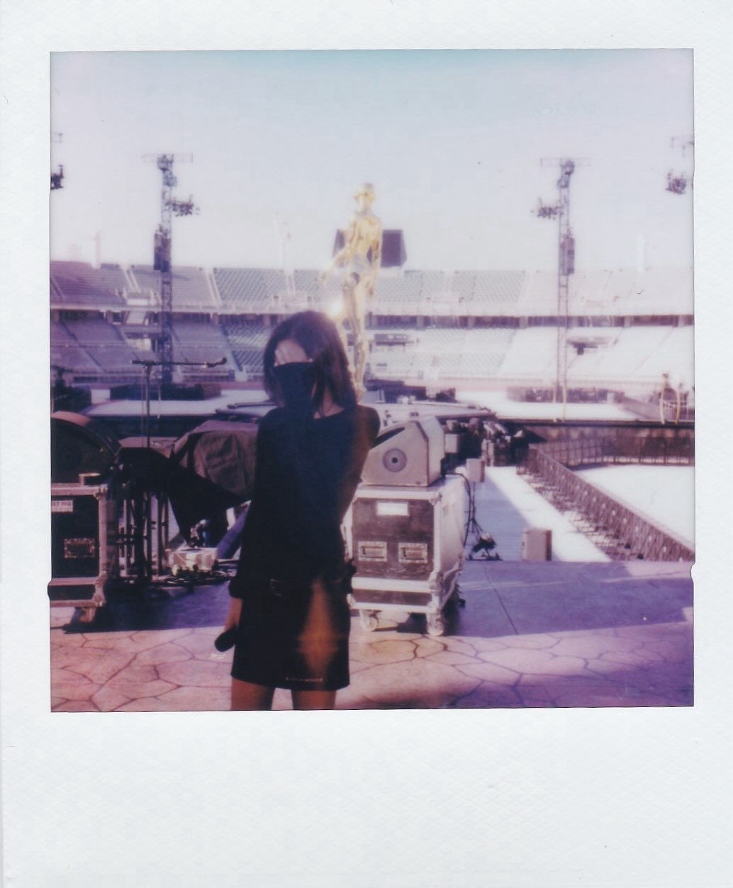 one of the girls with @theweeknd finally came alive in Seoul !! thank you for having me 주말오빠 🖤