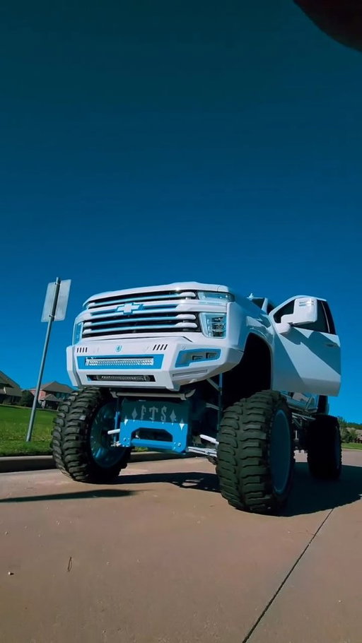 Epic Monster Truck Drive Off 1 Shot 💥 see Results ‼️
______
#drexlee #withgalaxy #carsofinstagram #cinematic