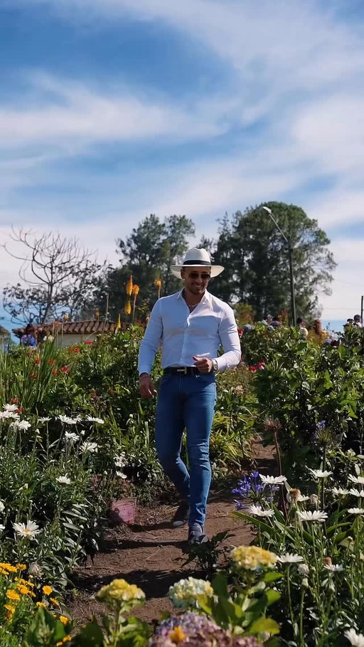@feriadelasfloresmedellin2025 🌺🇨🇴
•
@yersyngodoy 🎥
•
#FeriaDeLasFlores #SantaElena #Medellin #Colombia