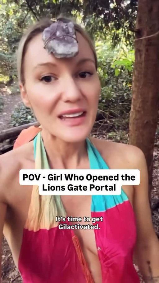 See it, Say it, source it ✨ #happylionsgate #aurorastardust 

Dress @dancingleopard 

#lionsgate #lionsgateportal #comedy #impressions #spiritualgirl