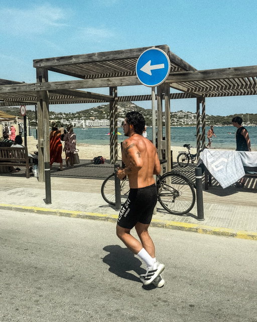 This way for fun…➡️

•

•

•

#cameraroll #ibiza #lifestyle #fitness