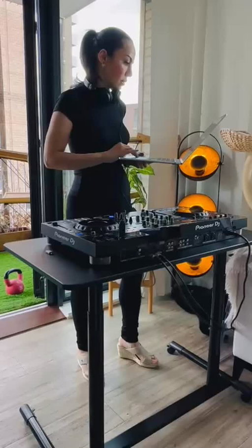 Boris Brejcha - Spicy feat. Ginger 
 <> Jain, Solomun - Tout le monde est fou 

DJ Arian ✨💫☄️🔥 #melodichouse #techno #djset #newhobby #dj