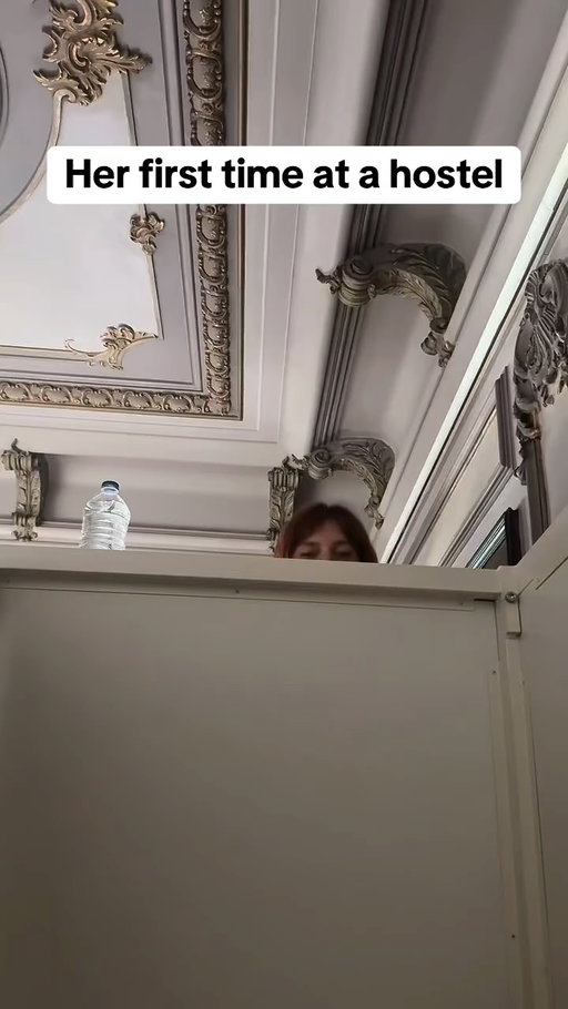 She’s figuring it out (13.8 Lisbon show link in bio)

#comedy #sketch #hostel #hostellife #lol