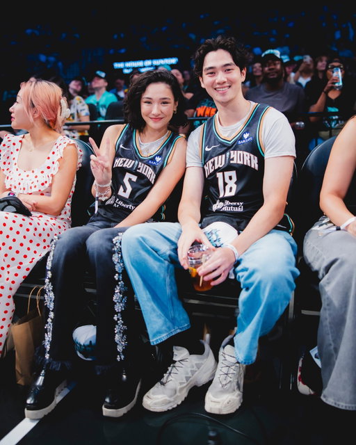 From Cousins Beach to courtside. 🏀💙

Sean Kaufman, Christopher Briney, Minnie Mills, and Isabel Machado were spotted on what looks like a double date at a New York Liberty game, all in adorable matching jerseys. The cuteness is seriously unreal.

Photos: @nyliberty