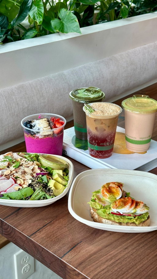 Just found my new fave café — @meetsano in downtown Bellevue! 🌿✨ Everything’s organic, from smoothies & açaí bowls to salads & coffee. Loved the avocado toast, ginger sesame salad, smoothies and acai bowl the most! So fresh and delicious. Can’t wait to come back when they launch their matcha drinks and power bowls! 💛 

📍Sano Bellevue
453 106th Ave NE, Bellevue, WA 98004