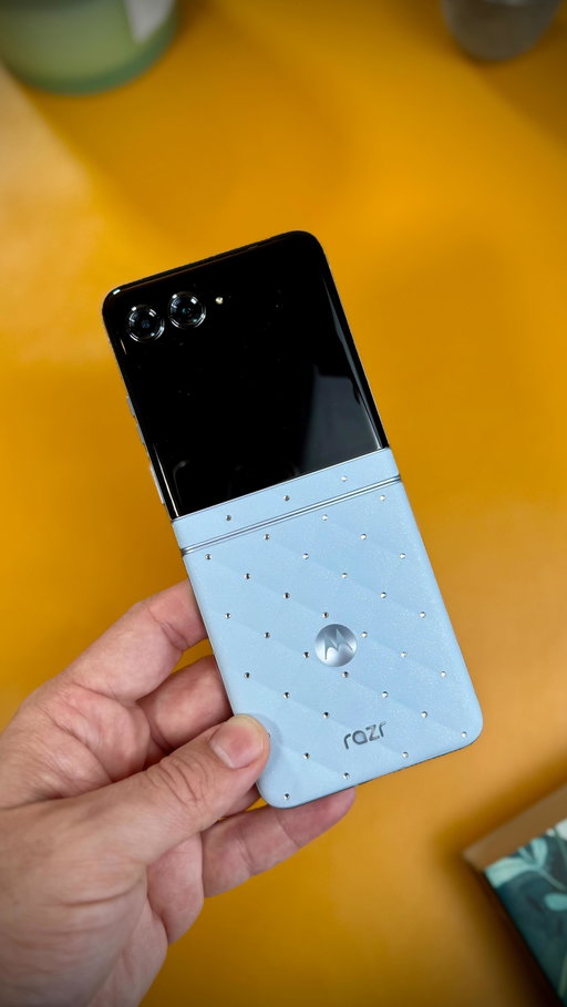 What do you think of this special edition Moto RAZR and Moto Buds Loop, The Brilliant Collection? Do you like this collaboration with Swarovski? #reels #fyp #shorts #viral #motorazr #razr #swarovski #motorazr #motobudsloop #collaboration #bling #cooltech #tech #unboxing #android #cooltech #techbriefing #techtok
