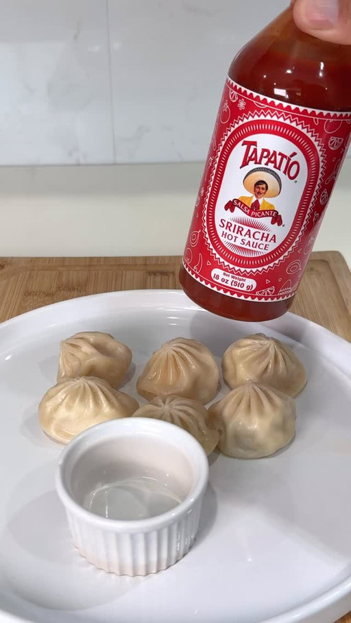🥟 New sriracha 

🛒 Now available at Walmart

🔥 Which snacks are you adding this to? 

‼️ Tag @tapatiohotsauce to be featured!
#tapatiohotsauce #hotsauce