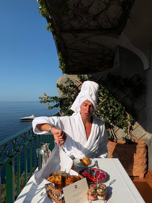 Positano, the Gstaad way 🇮🇹 #ItsAllFamily