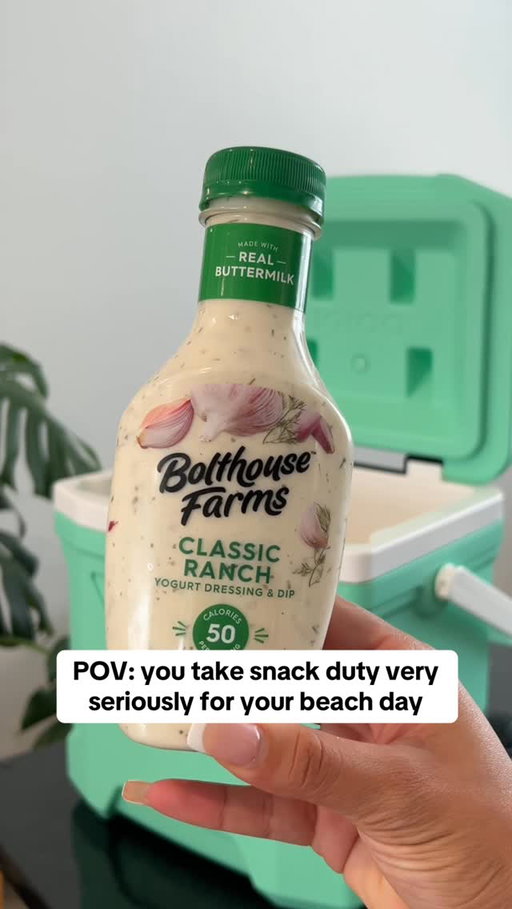 Someone’s got to come prepared 😎☀️

Tag the friend in your group that would do this
 #pastasalad #ranchdressing #bolthousefarms #snackideas #beachsnack #viralrecipes