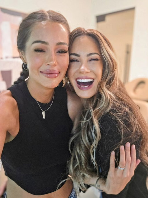 Ok, you guys keep asking who does my lips, and here she is...total Legend🤩 This is Chrissy and she is the master of symmetry👌 If you want natural, she's got you...want to look like a hooker?...she can do that too, though there may be a little push-back🤔😂 Also, excuse my face...she gave me a dental block, and this was me trying to smile...and her laughing at me😂 If you have wanted to get your lips done and have questions, ask away!
.
@chrissybushell_np
@chrissy.rumamedical 
.
#ruma #fairybrowmother #utahinjector #utahlips #lipinjection #lipsinjection #utahbeauty #utbeauty🤘 #utahplasticsurgery #utahmicroblading #utmicroblading #utbrows #utahbrows #slcbrows #utah