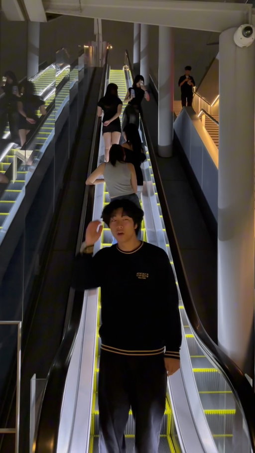 it just be that easy for me yk what i’m saying? 🥱 #aurafarming #elevator #shibuyasky