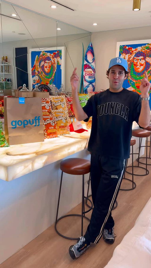 You heard the man. Go Californians Go —-> to @gopuff asap & order some delicious #WAVERS crispy snacks ! Grab them now at @bevmo_co stores and #gopuff delivery! 📲🛒🚘@eatdoughbriks @daviddobrik #summersnacking #snacks #chips