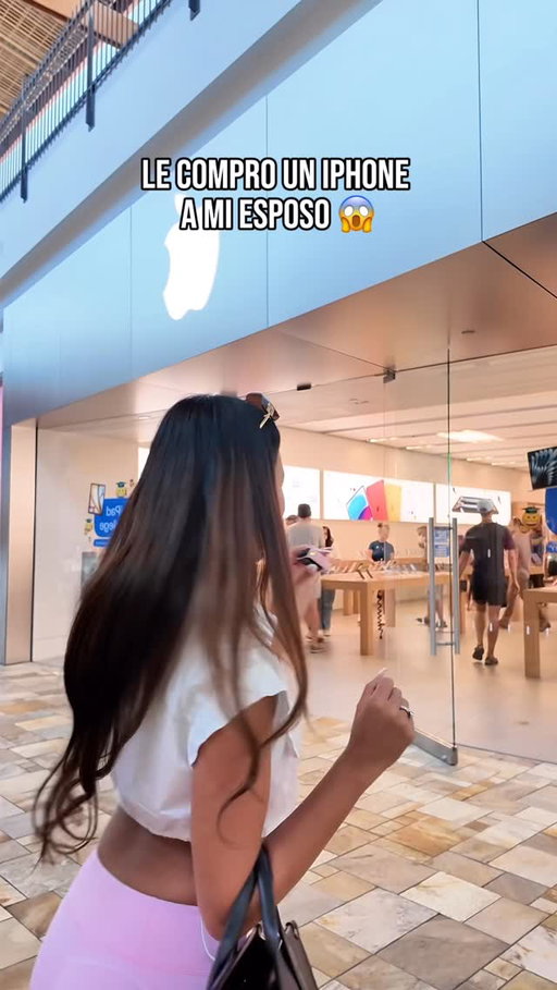 Le regalo un iPhone a mi esposo por su cumpleaños 😱😱😍
.
.
.
.
#gifts #iphone #viral #usa
