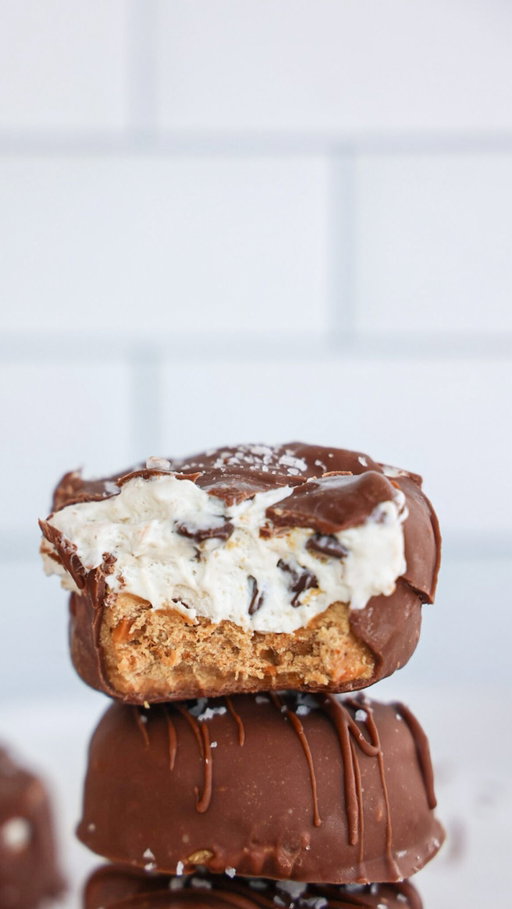 Something about some edible cookie dough just makes the world a better place 🥲

Treat yourself this weekenddd!! This became one of the most popular recipes I shared this summer, I get sooooo happy seeing your remakes & messages about them 🥹🙏 so I wanted to share them one more time before summers over! 

✨Comment LINK & l’ll message you the recipe or just click the link my bio & it’ll take you to it! :)

7 Simple ingredients are all you need to make these No-bake cookie dough cream cups! They literally could not be easier to make and they taste indulgent for being a more wholesome option!

➡️ save to make & let me know if you try!! Have the best weekend you guys! 💗

#healthydessert #cookiedough #nobakedessert #highproteinrecipes #highprotein
