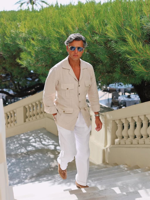 Your presence is your real signature; style is only the envelope that carries it. Style should be the echo of your essence, the way your presence speaks before words arrive. But as values fade, many have lost the voice itself, leaving only noise where meaning should be. Wearing Mararo bespoke finest linen safari shirt and trousers, great for this wonderful @fscapferrat morning occasion.