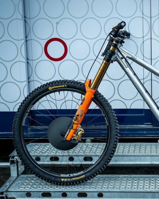 @asavermette Weapon of choice ⚔️

Visit our website for all the details on the Frameworks DH and Enduro frames. 🔗

Photo: @nathhughesphoto