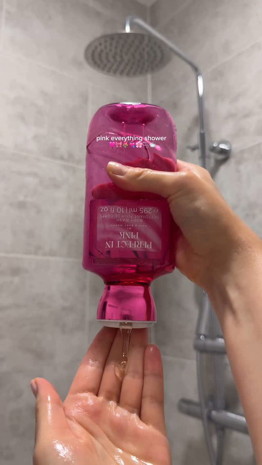 asmr pink everything shower sounds🩷🎀🌷💘🌸🫧🛁 

products 
@marianilastockholm shampoo, conditioner & heat protector 
@bathandbodyworksuk body wash 
@sundaebody shower foam & moisturiser 
@giveme.cosmetics hair serum 

#asmr #asmrsounds #everythingshower