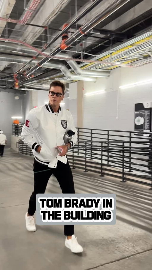 @tombrady is here to support the @raiders today 🐐

📺: SFvsLV on @NFLNetwork
📱: Stream on #NFLPlus