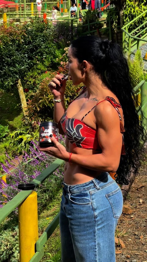 Happiness to go ✨
Self love ❤️ is about taking care of your goals anytime, anywhere.
Creatine Chews by @muscletech fit my lifestyle 🫶🏽 no shaker, no water… just little treats that keep me strong. ❤️‍🔥

Official distributors:
🇺🇸 USA -15% code ANA (link in bio)
🇨🇴 Colombia -15% código ANA @suplementos_colombia 
🇵🇪 Perú @labnutrition 
🇲🇽 México @muscletech_mx 
🇳🇮 Nicaragua @fitshopnicaragua 
🇦🇷 Argentina @energyzone.ar