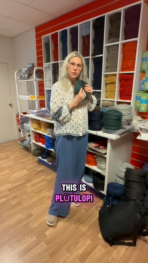 Please enjoy my ted talk on the different types of Lopi yarn and yes, I realize that im dressed like I’m about to lead a yoga retreat but whatever #comfort.