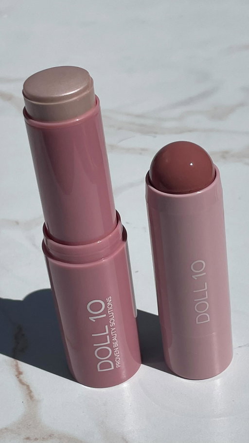 One of my faves from @doll10beauty DOLL SKIN GENIUS™ THE MULTI-TASKER 3-IN-1 CREAM COLOR STICK in the shqde Boss Babe! The texture, finish, longevity is divine!!! I need every single shade!! @doris.dalton.official 

Riskedoll15 saves you 15% off your order!! 

#DollSquad #doll10beauty #doll10skincare #doll10dolls #multitasker #multistick #creamblush #blushstick