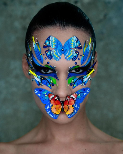 Maquiagem feita por @ryburk no workshop “The Art of Embellishment” que tivemos aqui na Madre em Abril. 

Ryan usou pedrarias e borboletas 3D feitas de papel como materiais alternativos para a construção desse visual. Incrível! 

Além de compartilhar técnicas de maquiagem avançada, o artista também dividiu um pouquinho sobre seu processo criativo e como os princípios do design influenciam na criação da sua arte. 

No próximo dia 07/09 vamos receber Ryan mais uma vez em nossa escola para a oficina “The Art of Embellishment”, onde você vai poder ver tudo isso de perto e ainda ter um momento de criação na aula prática. 

Para saber mais infos e garantir a sua vaga, é só acessar o link da Bio ou enviar uma mensagem no WhatsApp (11) 99989.3113.

Modelo: @ssssolita