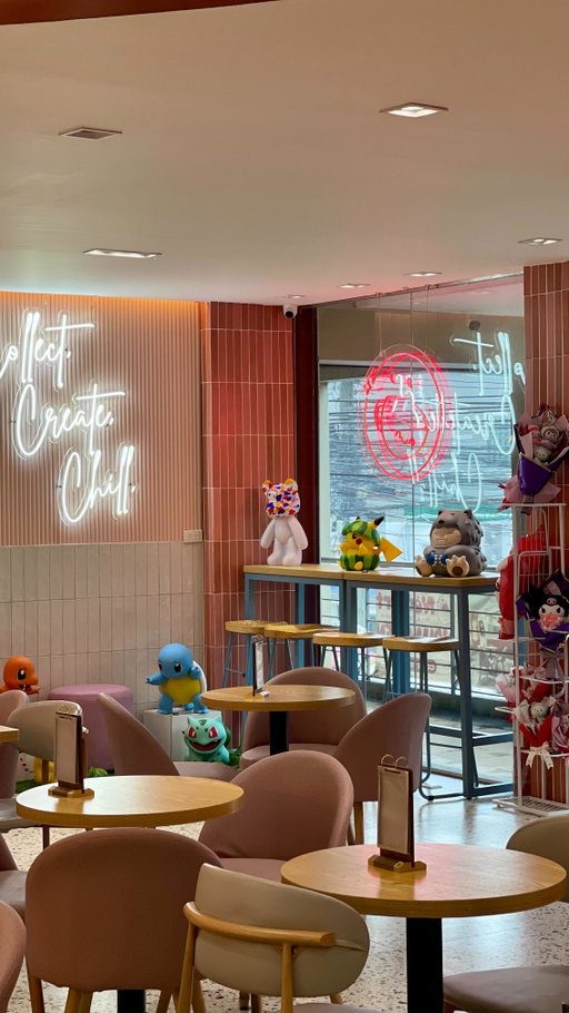There’s a unique cafe in QC that serves as a toy cafe & diy art studio — @neoartcafe 🧸

Enjoy your coffee while opening blindboxes or crafting! Neo Art Cafe has a huge variety of collectibles you can choose from. One of their best-sellers is the EMMA series and I actually regret not getting one! 🥺

Apart from their work & pet-friendly space, you can actually do painting sessions here! They’re offering different DIY art kits like paint by numbers, diamond painting, pompom painting, and drip painting.

Also, Neo Art Cafe is open for events reservation, which can accommodate up to 64 pax. Just send them a message to inquire. 😊

📍2F 109 NS Amoranto cor Cordillera St., Quezon City (near Monterey NS Amoranto)
⏰ Sun | 8AM - 10PM; Mon-Sat | 8AM - 12AM
💻 Work-Friendly with charging ports and wifi
🐶 Pet-friendly
🚘 Limited Parking Space

🏷️
#NeoArtCafe #neoartcafediystudio #toycafe #diyartstudio #manilacoffeeshops #qccoffee #qccoffeetrail #cafediariesbyjash #minivlogsbyjash #foodieph #eatsjash #manilafoodie #coffeenotesbyj