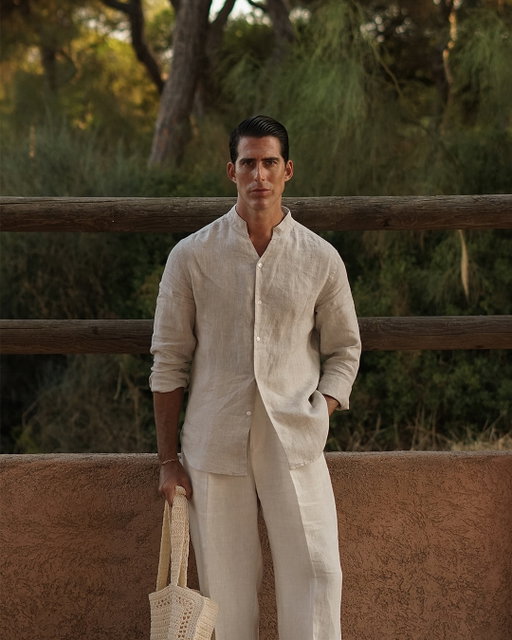Totally in love with the Asian vibes of this shirt collar.

#modahombre #summer #outfitinspiration #menstyle #mensfashion #bandcollar #asian #summeroutfit