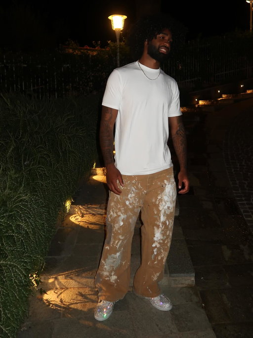 Know tomorrow ain’t promised, I’m fly right now #FMF