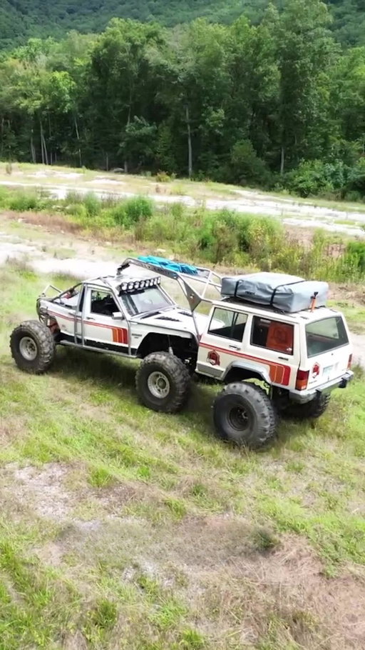 The ‘Silly Goose’ spins like a ballerina, hauls like a beast! 🤯 @sbxcars 

Thx @bleepinjeep 

#gooseneck #offroad #sbxcars