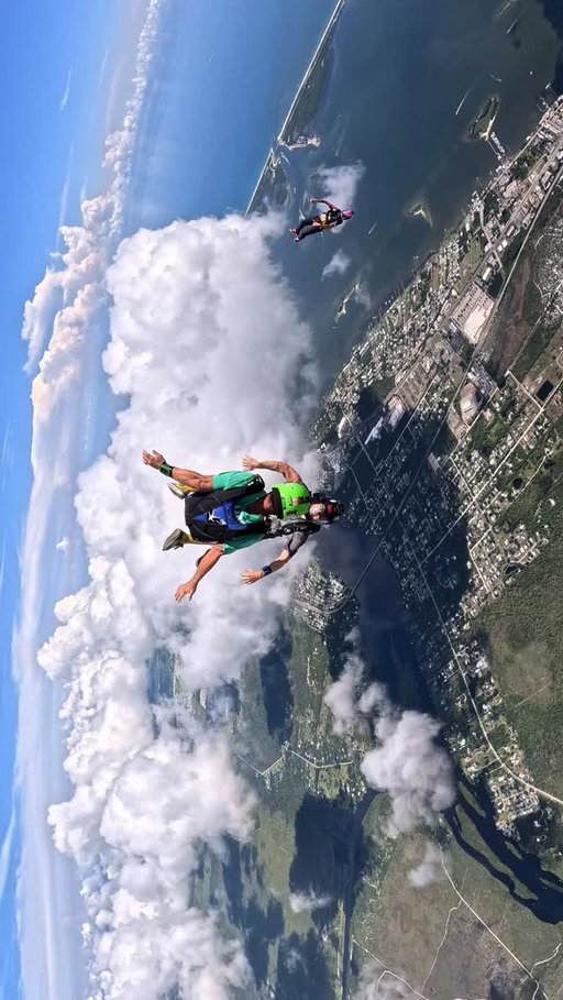 Quick edit of some seriously fun jumps yesterday (out of my Wingsuit) with good people 💕 @skydive_sebastian